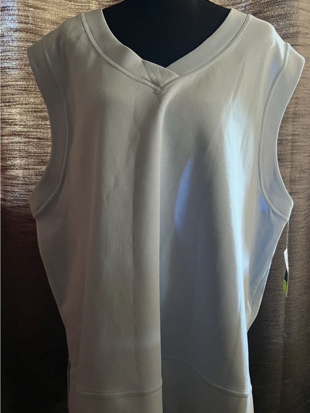 tek gear Ivory Sleeveless V-Neck Tank Top